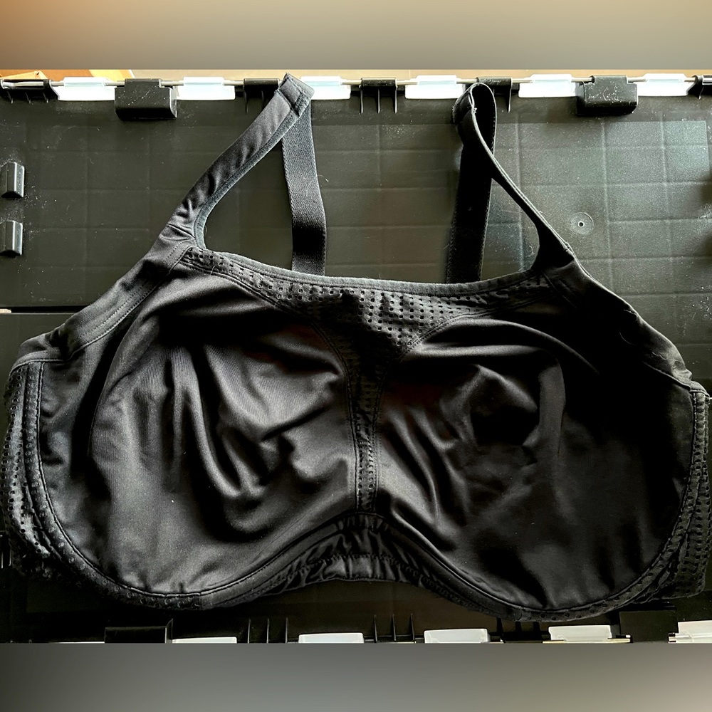 SOMA Sport Max Support Underwire Bra Black 44DD